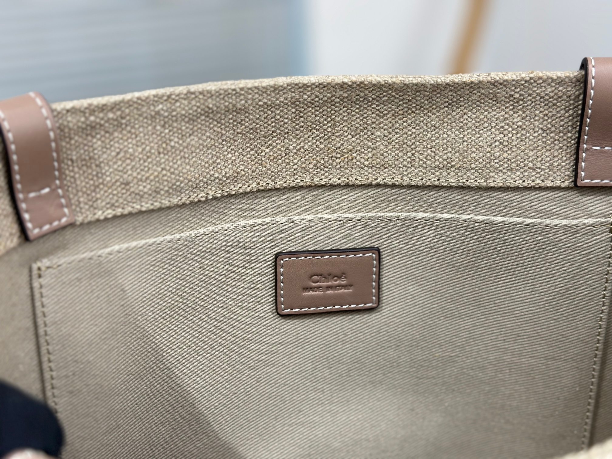 Chloe Medium Woody Tote Bag In Linen 